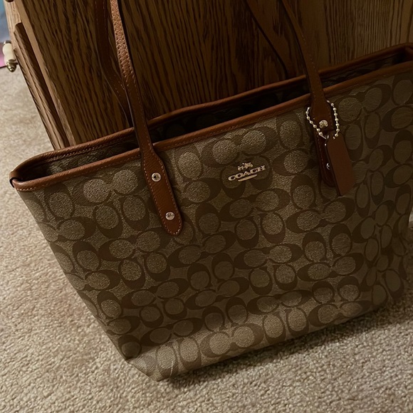 Coach Handbags - EUC Coach tote.